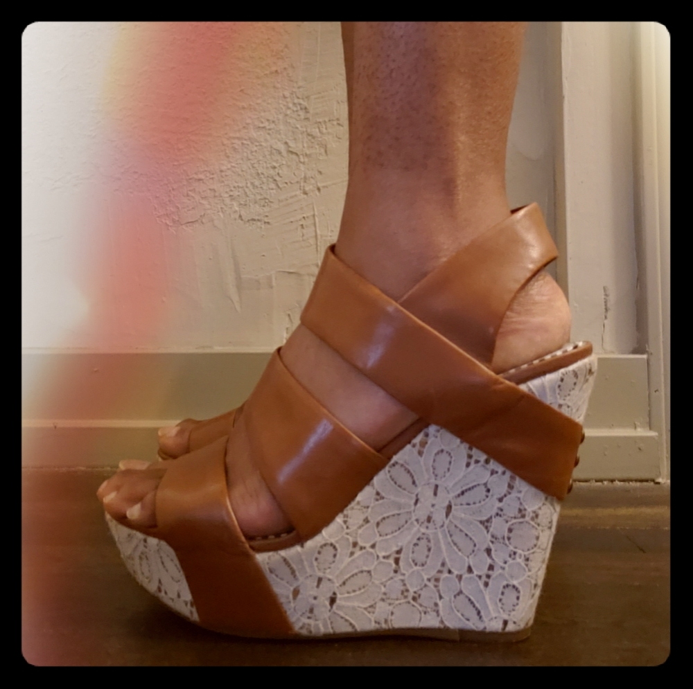 US size 9 Gianni Bini